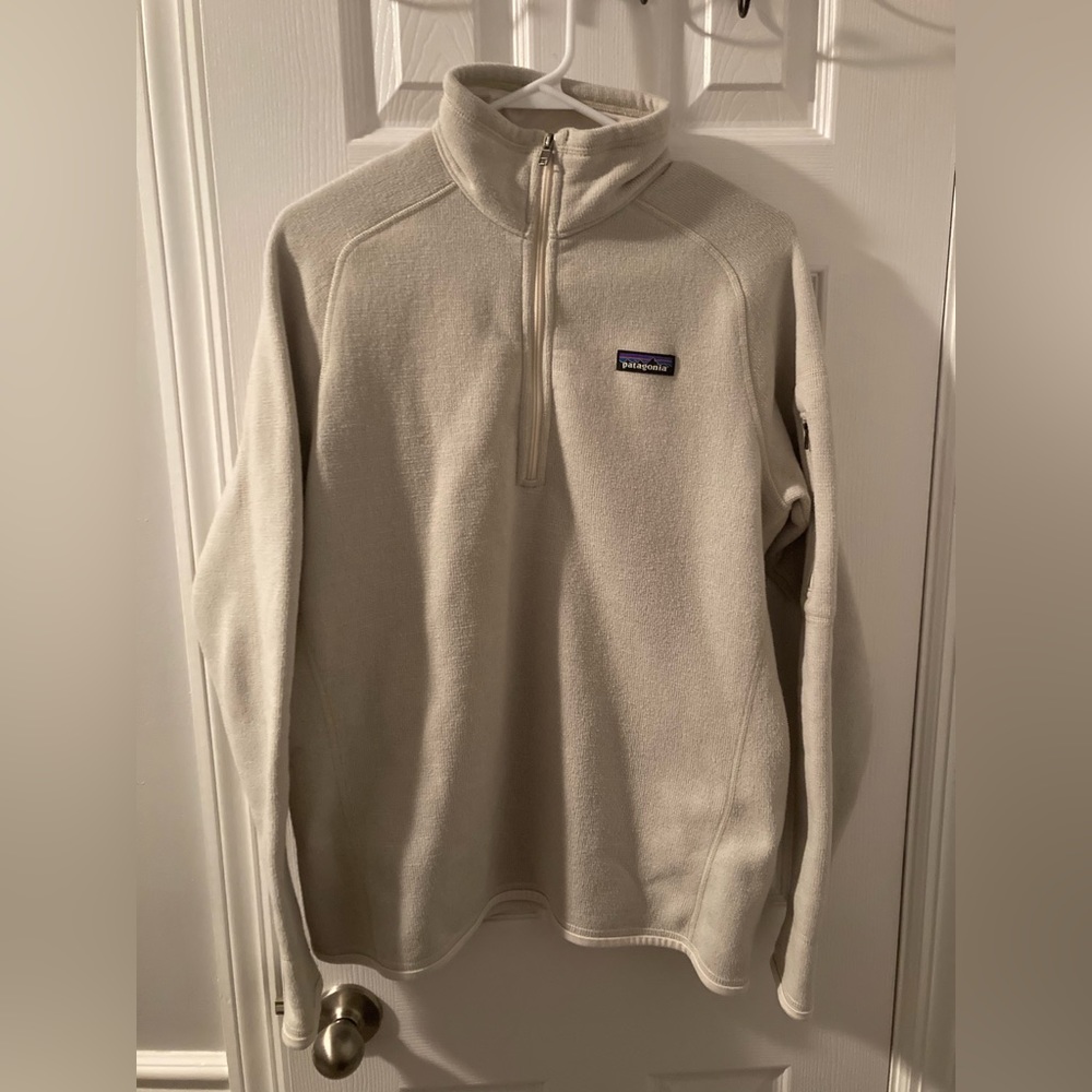 COMFY Patagonia half zip pull over!